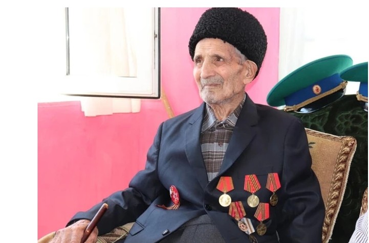 Команда проекта «Воспоминания солдата победы» в гостях у ветерана ВОВ Мажида Салиховича в Дакузпаринском районе.